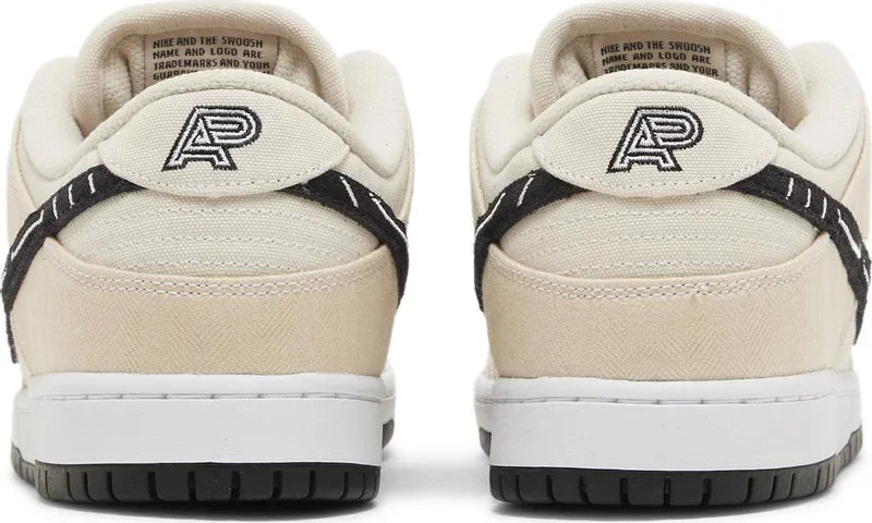 Nike SB Dunk Low - Albino & Preto - Hectic Kixs