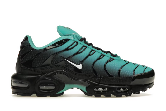 Hectickixs – Nike Air Max Plus TN Aqua Fade sneakers with gradient aqua-blue tones, signature wavy overlays, and visible Air units