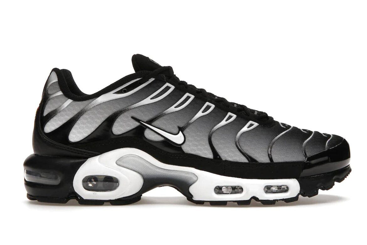  Hectickixs – Nike Air Max Plus TN in Black Metallic Silver with glossy silver detailing, mesh upper, and signature Tuned Air sole unit
